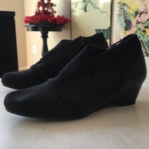 NWOT Black Wedge Booties